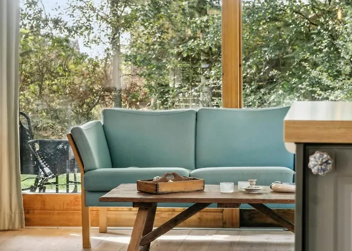 Warm Colors And Beautiful Outdoors In Thy