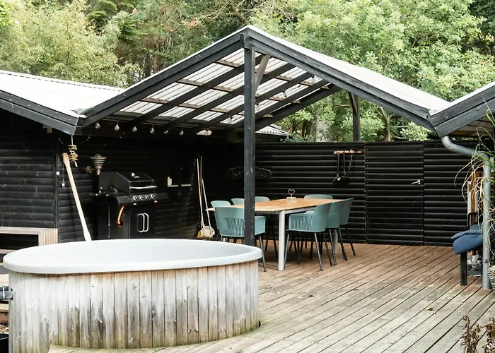 Warm Colors And Beautiful Outdoors In Thy *