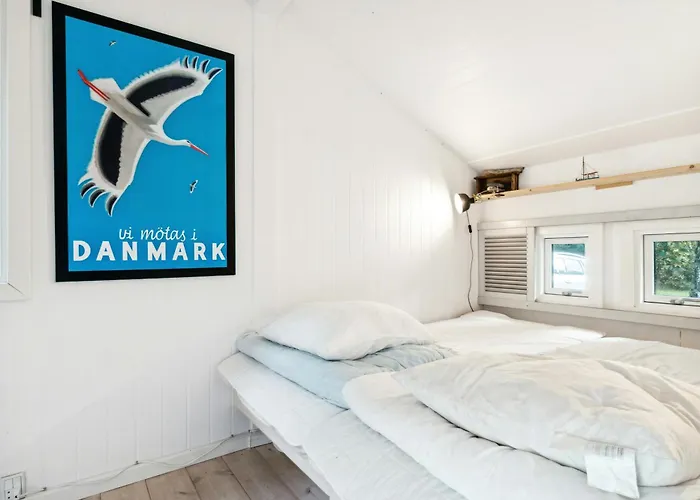 Warm Colors And Beautiful Outdoors In Thy