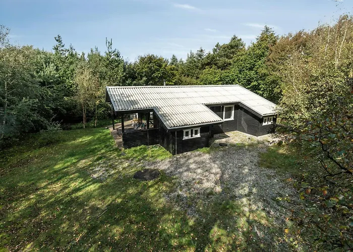 Warm Colors And Beautiful Outdoors In Thy *