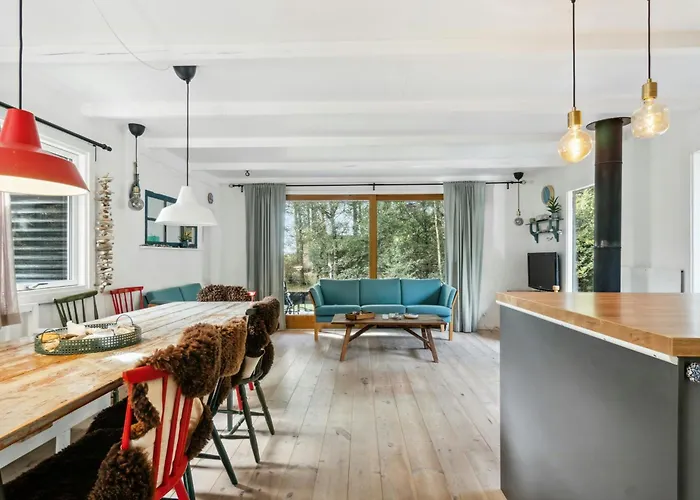 Warm Colors And Beautiful Outdoors In Thy