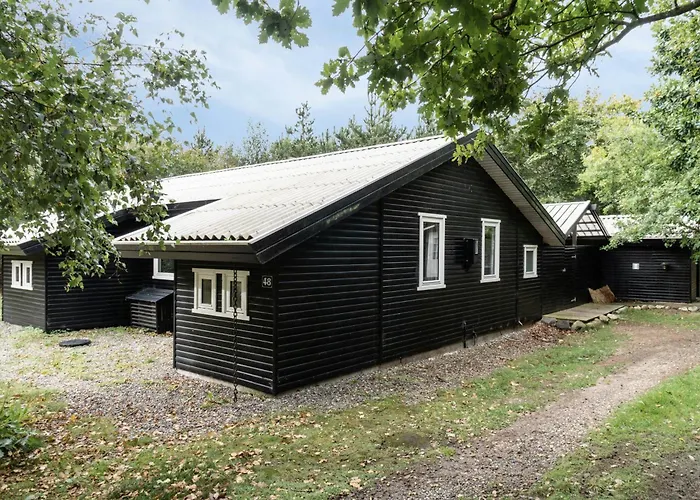 Warm Colors And Beautiful Outdoors In Thy *