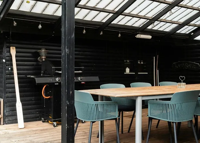 Warm Colors And Beautiful Outdoors In Thy